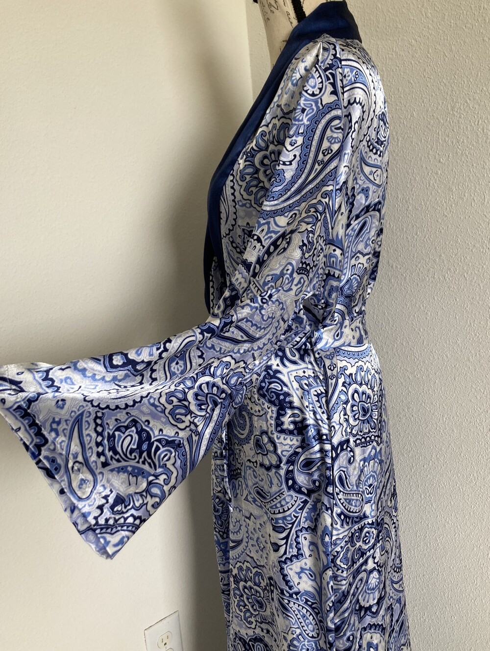 Jones New York Floral Paisley Long Satin Robe Blue S Belted Bride Classic - Picture 12 of 15